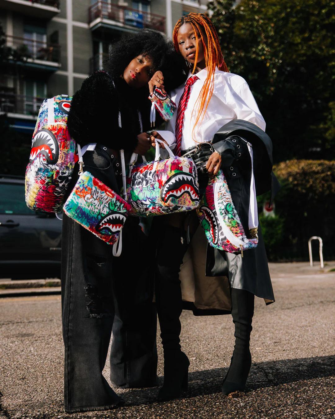 LE MONDE DES GRAFFITIS MINI DUFFLE