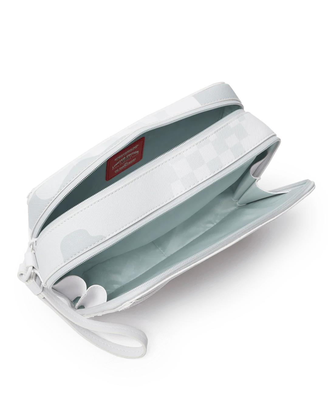 3AM LE BLANC TOILETRY BAG