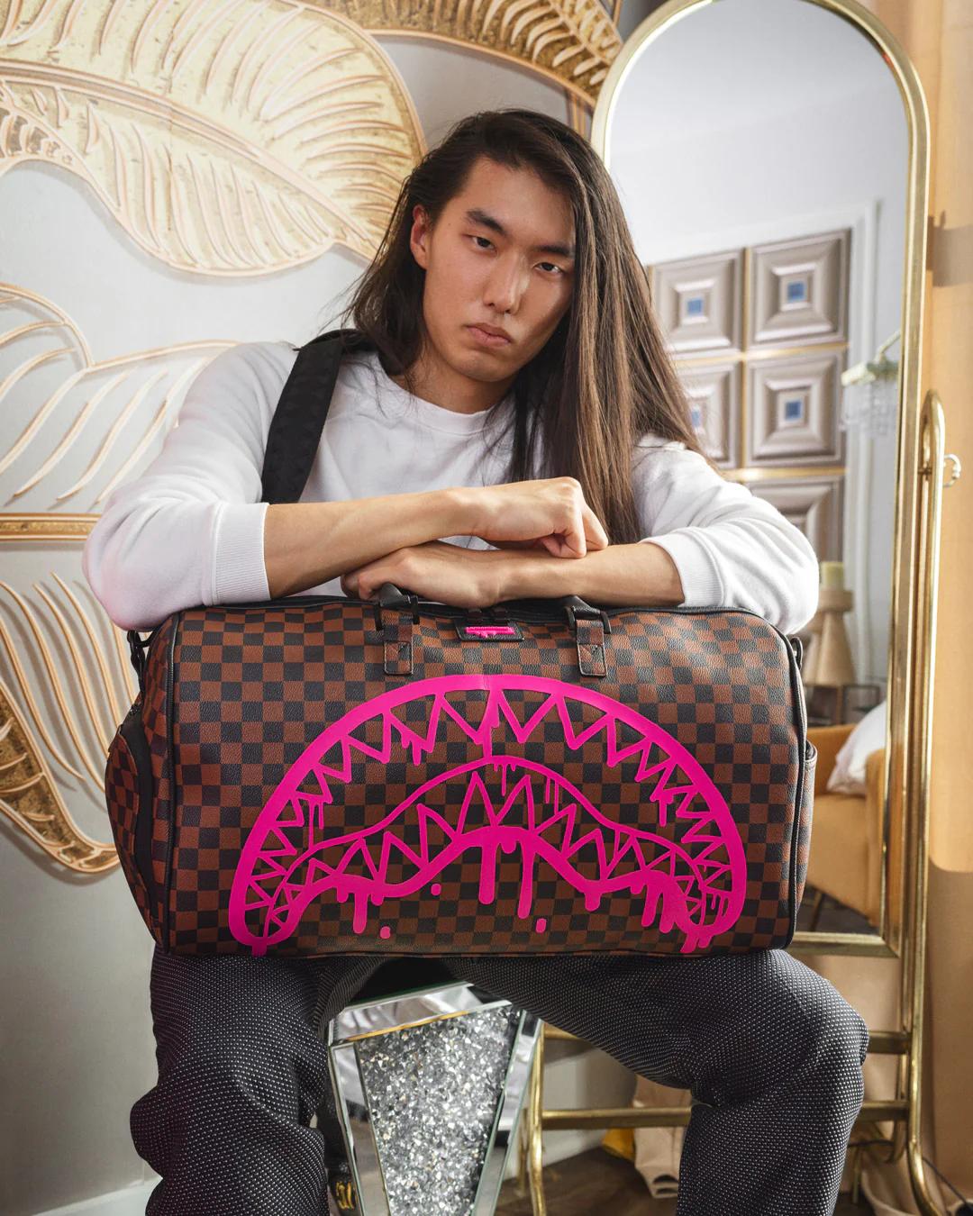 THE ARTISTS TOUCH DUFFLE